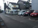 富山市館出町1丁目2-10の駐車場です。手前から2番目が該当のスペースです。