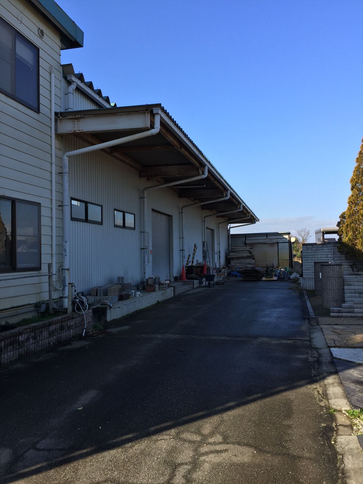 冬ごもりに最適な場所にあります。これは日中の風景です。
