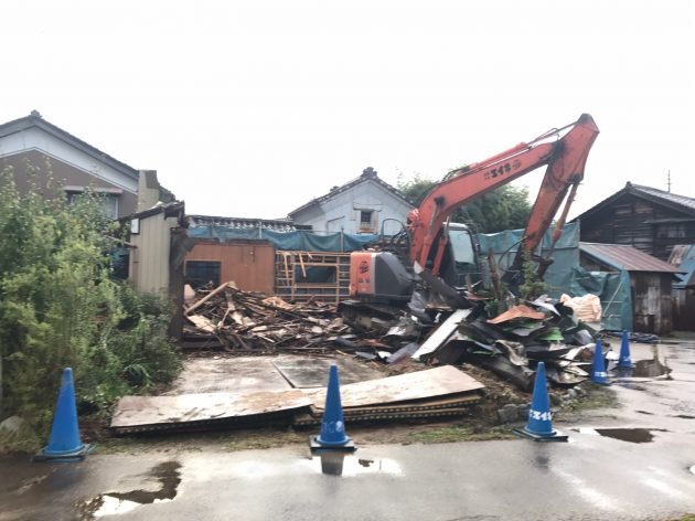 解体工事でのユンボの活躍3