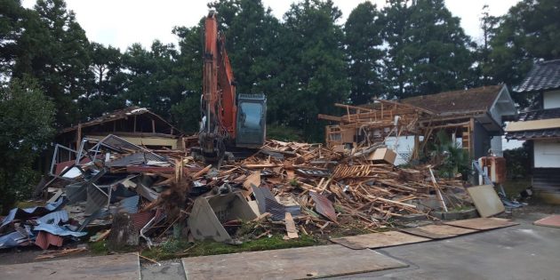 解体工事でのユンボの活躍１