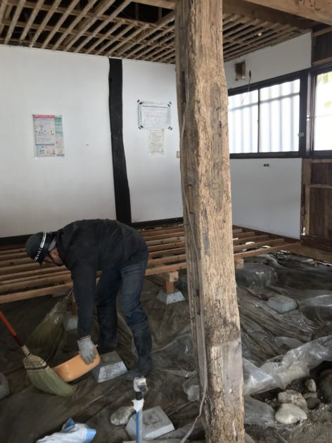 コンクリート土間の斫り