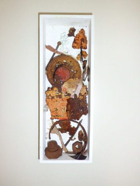 再生アート　解体の廃棄物アート　「空き缶つぶれた」の完成品