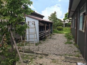 撤去前の物置