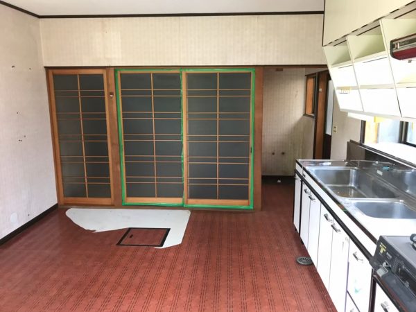 解体工事前の屋内２