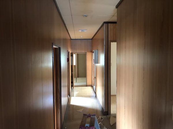解体工事前の屋内３