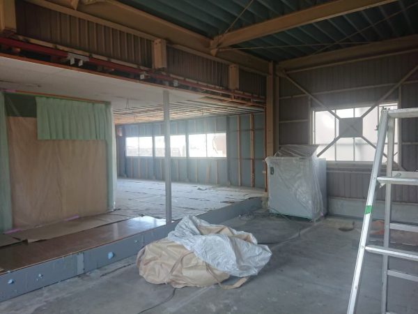 内部解体工事中１