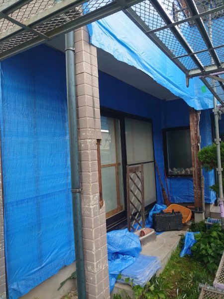 解体工事の養生シートと足場の役割（富山市の住宅）8