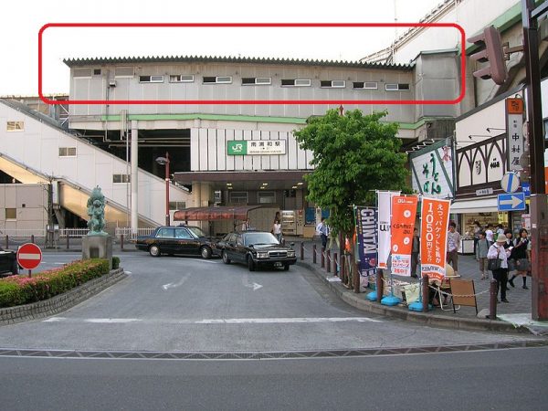 折板屋根を使った駅