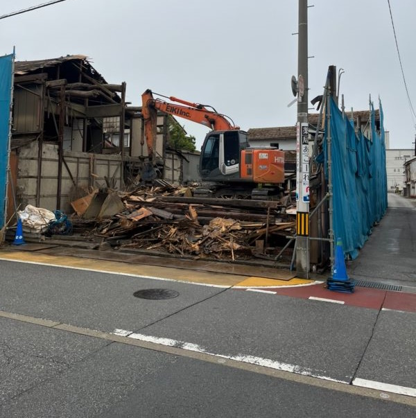 富山市の解体工事中