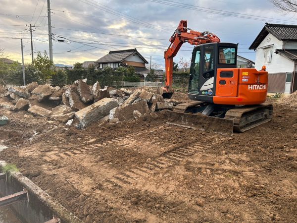 富山市での解体工事の一環、地中埋設物撤去3
