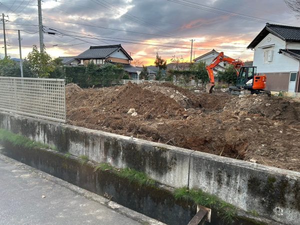 富山市での解体工事の一環、地中埋設物撤去１