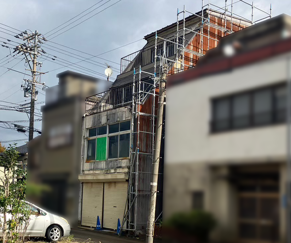 アスベストがある4階建ての建物