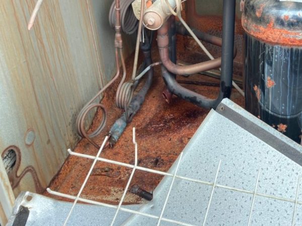 富山県の株式会社エイキ 石川県でのアスベスト除去(洗滌作業実の業務用エアコンパッキン)