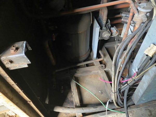 富山県の株式会社エイキ　業務用エアコンコンプレッサーのアスベスト除去